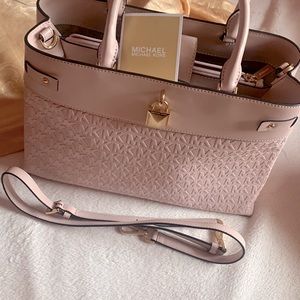 Womens handbag light pink